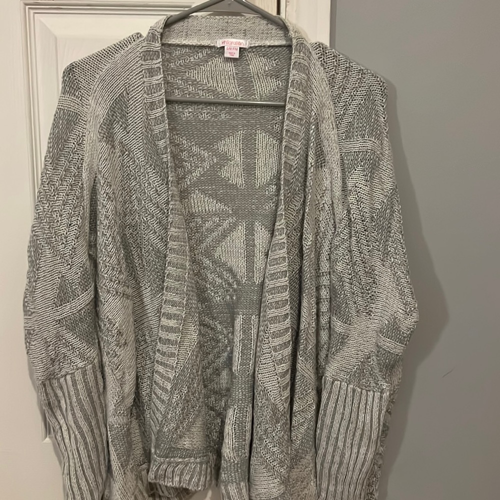 Grey cardigan, S/M. Aztec design